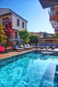 Бассейн в Sezgin Boutique Hotel или поблизости