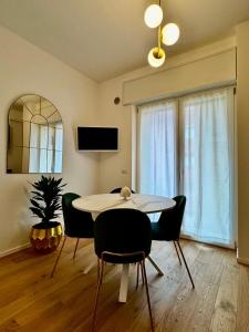 A television and/or entertainment centre at Eccelsobarese - close to Airport train link