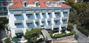 an aerial view of the hotel at Eveline 2 - Piscina Privata o Jacuzzi in Sanremo