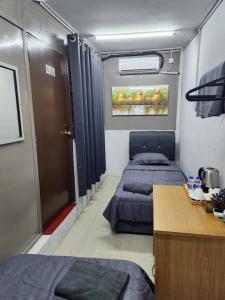 En eller flere senge i et værelse på Payang Guest House + 8 billeder