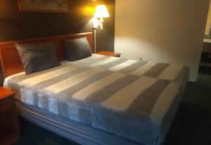 Ένα ή περισσότερα κρεβάτια σε δωμάτιο στο King Bed Hotel Studio 238