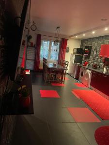 Η κουζίνα ή μικρή κουζίνα στο Maison de village 160 m2 4 chambres 7 pièces +28 φωτογραφίες