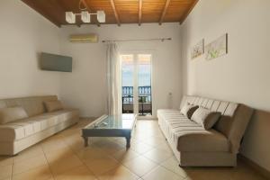 Posezení v ubytování Aphrodite Suites & Apartments with Swimming Pool