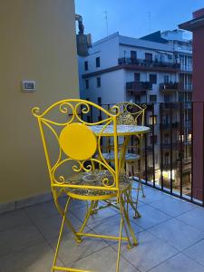 A balcony or terrace at Eccelsobarese - close to Airport train link