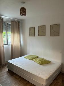 Postel nebo postele na pokoji v ubytování Appartement Bron