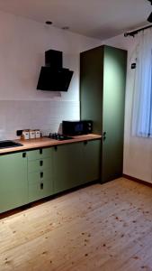 Кухня або міні-кухня у Apart hotel In DIlijan , Designed by Khi