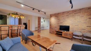 Телевізор і / або розважальний центр в Apart hotel In DIlijan , Designed by Khi