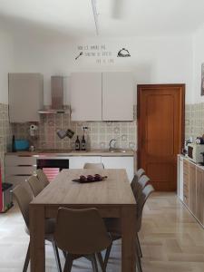 Η κουζίνα ή μικρή κουζίνα στο CasaOltreMare Puglia Mare, Relax e Tradizione