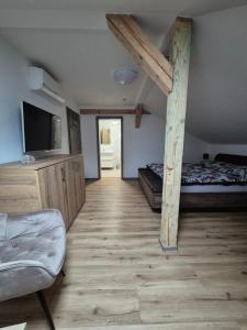 Ένα ή περισσότερα κρεβάτια σε δωμάτιο στο Bungalov Valentýna
