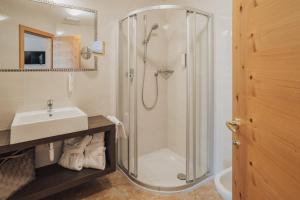 Koupelna v ubytování Hotel Lisetta + 37 fotografií