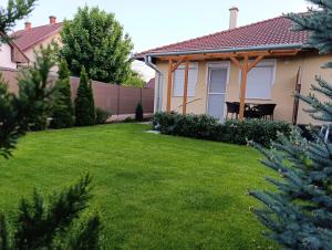 Vonkajšia záhrada v ubytovaní Budapest Airport Apartment