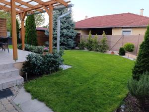 Vonkajšia záhrada v ubytovaní Budapest Airport Apartment