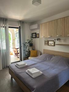 Postel nebo postele na pokoji v ubytování Studio apartman Štefanija