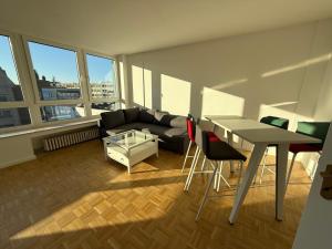 a living room with a couch and a table at Ruhrgebiet-Apartments in Duisburg Stadtmitte in Duisburg