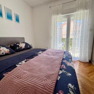 a bedroom with a large bed and a large window at Charming Apartments Dalmatian Misto Čiovo in Okrug Donji