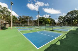 Tenis a/nebo squash v ubytování Bella Luxury Suite in Coronado nebo okolí