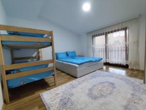 Ένα ή περισσότερα κρεβάτια σε δωμάτιο στο White Apartment