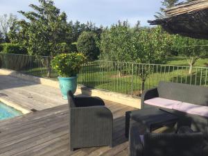Κήπος έξω από το 1 chambre 1 cuisine & salle d'eau privées avec piscine et jacuzzi