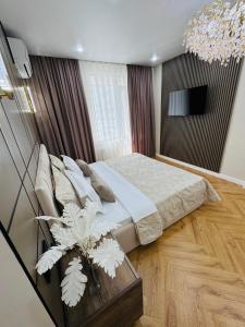 Postel nebo postele na pokoji v ubytování Шикарные LUX апартаменты Шымкента