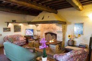 A seating area at Agriturismo Le Anfore