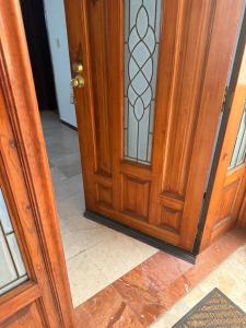 a wooden door with glass panels on a floor at Departamento Foro Sol GNP y Aeropuerto in Mexico City +21 photos