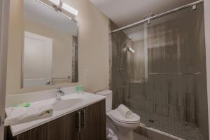 a bathroom with a toilet and a sink and a shower at Luxury at 3br 2ba 200mbps Internet in Boston