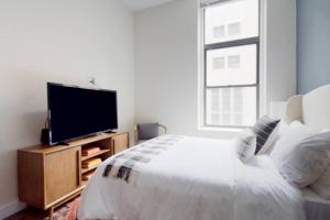 Ένα ή περισσότερα κρεβάτια σε δωμάτιο στο Airy Studio Downtown Boston Pet Friendly