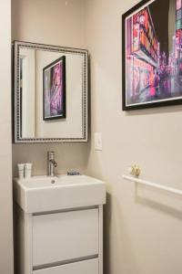 Et badeværelse på Centrally located 1bed Newbury Street