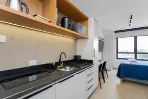 Kuchyň nebo kuchyňský kout v ubytování Apartamentos modernos próximo ao Jardim Botanico e à Rodoviária