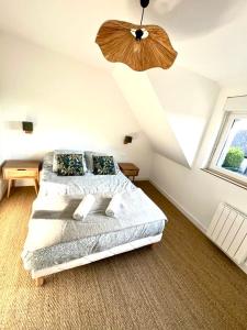 a bedroom with a bed and a ceiling fan at Maison entièrement rénovée Plérin centre in Plérin