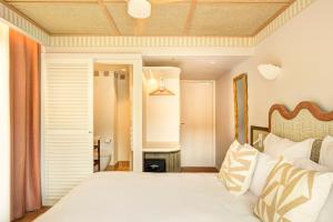 Кровать или кровати в номере Hôtel Gabriel