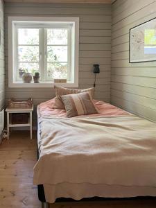 Ένα ή περισσότερα κρεβάτια σε δωμάτιο στο Summer House With Soul And Family Roots In Rørvig