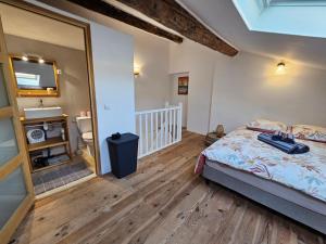 Un ou plusieurs lits dans un hébergement de l'établissement Maison de ville authentique au coeur de Leucate