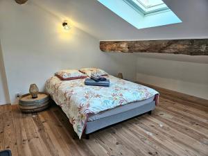 Un ou plusieurs lits dans un hébergement de l'établissement Maison de ville authentique au coeur de Leucate
