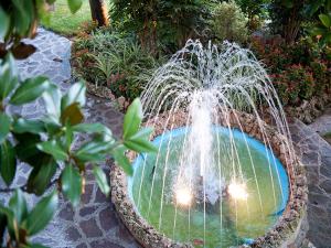 a fountain in the middle of a garden at Hotel Ristorante Dragonara in San Giovanni Teatino