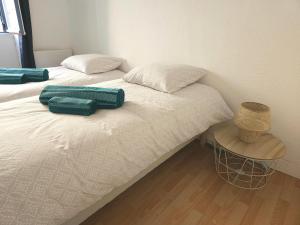 Un ou plusieurs lits dans un hébergement de l'établissement Maison de ville authentique au coeur de Leucate
