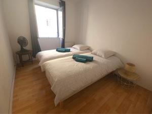 Un ou plusieurs lits dans un hébergement de l'établissement Maison de ville authentique au coeur de Leucate