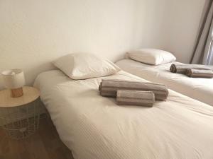 Un ou plusieurs lits dans un hébergement de l'établissement Maison de ville authentique au coeur de Leucate