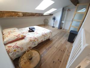 Un ou plusieurs lits dans un hébergement de l'établissement Maison de ville authentique au coeur de Leucate