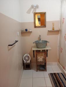 a bathroom with a sink and a mirror at Aquí te Espero in Tandil