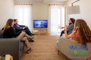 TV a/nebo společenská místnost v ubytování Hostel Casa São Pedro - Quarto 1