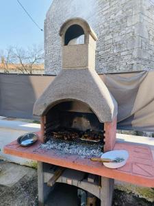 a pizza oven sitting on top of a table at Villa Lando in Peruški +15 photos