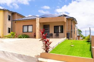 Gallery image of Oasis Retreat bungalow 3 minutes to Ocho Rios in Ocho Rios