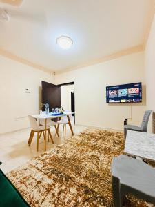 TV a/nebo společenská místnost v ubytování Muscat Dormitory Male&Female