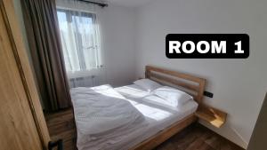 Postel nebo postele na pokoji v ubytování Nazani,apartment with 4 bedrooms,whole apartment,жильё целиком