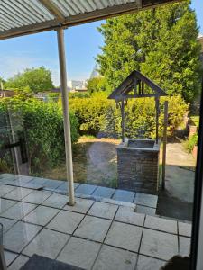 an outside view of a backyard with a stone fireplace at Chambre spacieuse in Charleroi