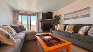 a living room with a couch and a coffee table at Mountains Getaway in Campton +29 photos