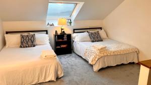 a bedroom with two beds and a window at Mountains Getaway in Campton