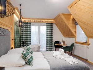 Posteľ alebo postele v izbe v ubytovaní Apartamenty Małe Ciche z jacuzzi ogrodowym, widokiem na TATRY i SKY WALK