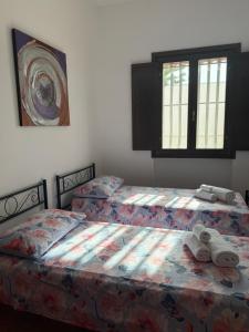 due letti uno accanto all'altro in una camera da letto di Villa Gilda a Gallipoli